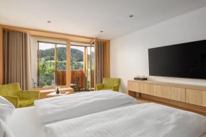 Μια τηλεόραση ή/και κέντρο ψυχαγωγίας στο Genießer - & Romantik Hotel DAS SCHIFF