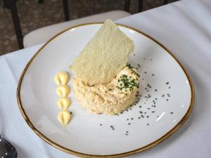 Comida en o cerca de este hotel