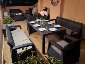 A seating area at Spacious and stylish penthouse in Mijas
