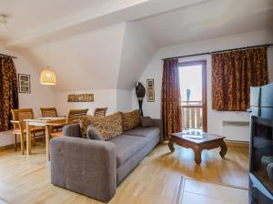Posedenie v ubytovaní Apartament Egzotyczny Bory