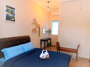 Postel nebo postele na pokoji v ubytování BASAR HOUSE SUITES RHU 10/ PENARIK + 3 fotografie