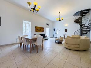 TV a/nebo společenská místnost v ubytování Brisa Marina