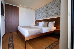 Voodi või voodid majutusasutuse VALIS LUXURY Hotel toas