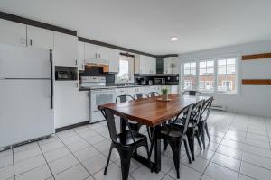 Gallery image of La Shred - 5min Massif, Foyer, Spa in Petite-Rivière-Saint-François +47 photos