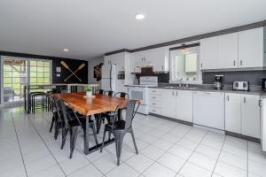 Gallery image of La Shred - 5min Massif, Foyer, Spa in Petite-Rivière-Saint-François