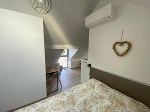 Postel nebo postele na pokoji v ubytování T2 Chez Mongery
