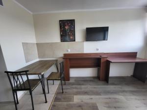 a desk and a desk with a computer in a room at Arkadia in Kielce