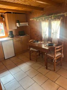 Kuchyň nebo kuchyňský kout v ubytování Chalet 5 min Du Grand Dôme de Villebon et 20 min de l'aeroport Paris-Orly