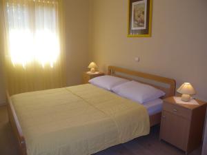 Posteľ alebo postele v izbe v ubytovaní Apartment in Rovanjska 6793