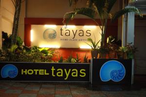 Ein Zertifikat, Auszeichnung, Logo oder anderes Dokument, das in der Unterkunft Hotel Tayas, Thiruvananthapuram ausgestellt ist