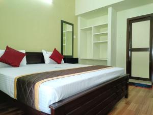 Postel nebo postele na pokoji v ubytování Hotel Tamilnadu-Unit 2