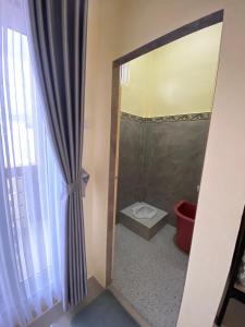 Bilik mandi di Ben And Ethan Rooms