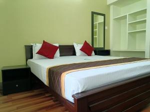 Postel nebo postele na pokoji v ubytování Hotel Tamilnadu-Unit 2