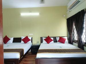 Postel nebo postele na pokoji v ubytování Hotel Tamilnadu-Unit 2