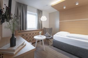 Postel nebo postele na pokoji v ubytování Verwöhnhotel Wildspitze