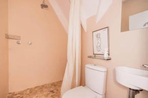 Ένα μπάνιο στο The Loft at 33