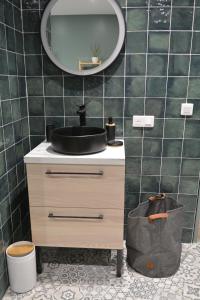 a bathroom with a sink and a mirror at Bel appartement neuf proche de Paris in Maisons-Laffitte +11 photos