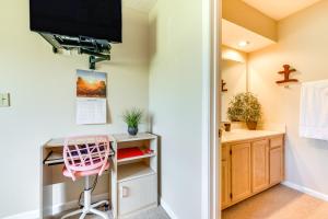 A television and/or entertainment centre at Little River Condo with Pool Access 5 Mi to Beach