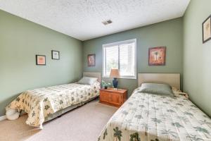 A bed or beds in a room at Little River Condo with Pool Access 5 Mi to Beach