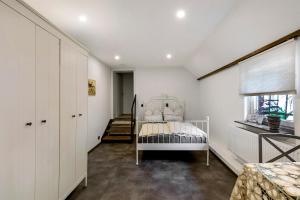 Ένα ή περισσότερα κρεβάτια σε δωμάτιο στο Modernes Loft mitten im Grünen