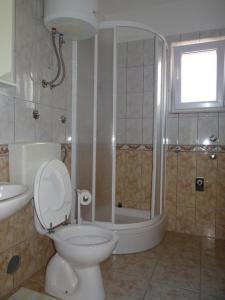 Kúpeľňa v ubytovaní Apartment Okrug Gornji 24