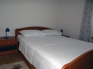 Posteľ alebo postele v izbe v ubytovaní Apartment Okrug Gornji 24