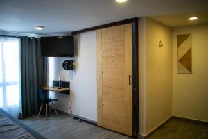 TV a/nebo společenská místnost v ubytování Hotel Ciclovía & Terraza