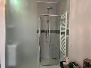 EXECUTIVE SINGLE ROOM WITH EN-SUITE in GUEST HOUSE CITY CENTRE衛浴