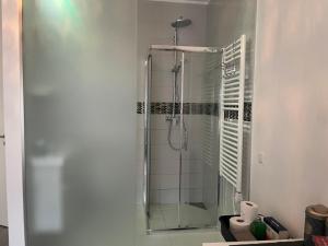 EXECUTIVE SINGLE ROOM WITH EN-SUITE in GUEST HOUSE CITY CENTRE衛浴