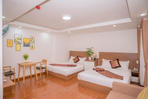 Rúm í herbergi á Sky House Hotel Da Lat City
