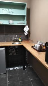 Kuchyň nebo kuchyňský kout v ubytování Guest Suite in Roodepoort with private access