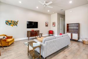 Φωτογραφία από το άλμπουμ του 2 Mi to Dtown Convenient Houston Home! στο Χιούστον