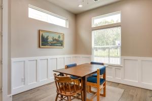 Φωτογραφία από το άλμπουμ του 2 Mi to Dtown Convenient Houston Home! στο Χιούστον