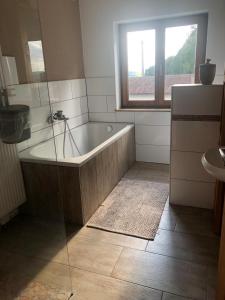 Koupelna v ubytování Gemütliches Bauernhof Appartement Dünsberg