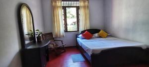 Postel nebo postele na pokoji v ubytování Kandy Nutmeg Villa