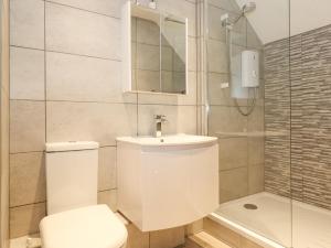 Bilik mandi di The Penthouse