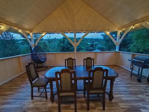 a room with a table and chairs on a porch at Wehikuł Czasu in Jędrzejówka