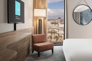 Ein Bett oder Betten in einem Zimmer der Unterkunft The LINQ Hotel and Casino