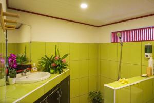 Koupelna v ubytování Lemon House + 21 fotografií