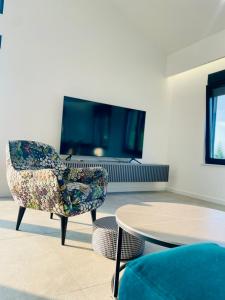 Μια τηλεόραση ή/και κέντρο ψυχαγωγίας στο Villa OlieMM