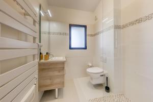 a bathroom with a toilet and a sink and a window at Villa Familiale Piscine Jaccuzi Entre Disney et Paris in Rosny-sous-Bois +41 photos