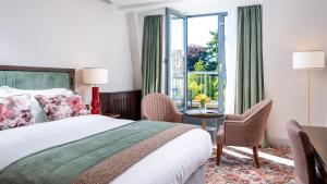 Postel nebo postele na pokoji v ubytování Ballymascanlon Hotel and Golf Resort + 37 fotografií