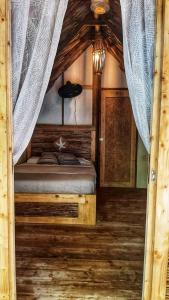 Ένα ή περισσότερα κρεβάτια σε δωμάτιο στο Mistica Island Hostel - Isla Palma