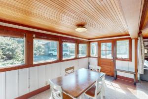 a dining room with a wooden table and chairs at Captain's Corner in Manzanita