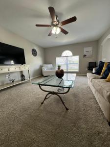 Φωτογραφία από το άλμπουμ του Private Room in Palmetto Home - Lake Front σε Gillette