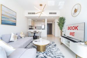 Fotografie z fotogalerie ubytování A Beautifully Furnished Home in Damac Hills! v Dubaji