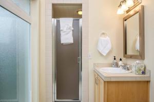 Ένα μπάνιο στο South Burlingame Hideaway +29 φωτογραφίες