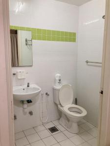 Ένα μπάνιο στο NR Crescent Homestay