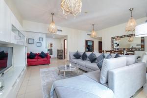 Fotografie z fotogalerie ubytování Huge Apartment Super close to the beach! v Dubaji