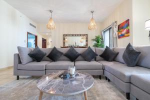 Fotografie z fotogalerie ubytování Huge Apartment Super close to the beach! v Dubaji